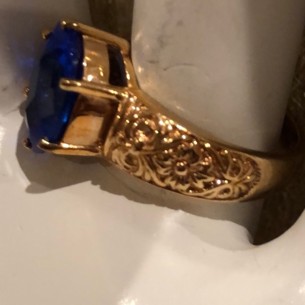 Vintage  blue stone ring with gold design - Picture 3 of 7